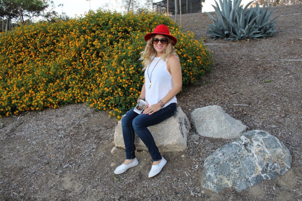 How to Wear A Red Hat?